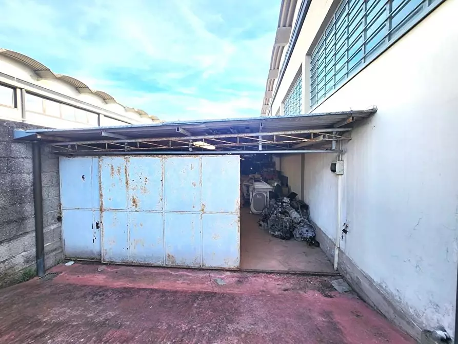 Immagine 2 di Capannone industriale in vendita  a Lucca