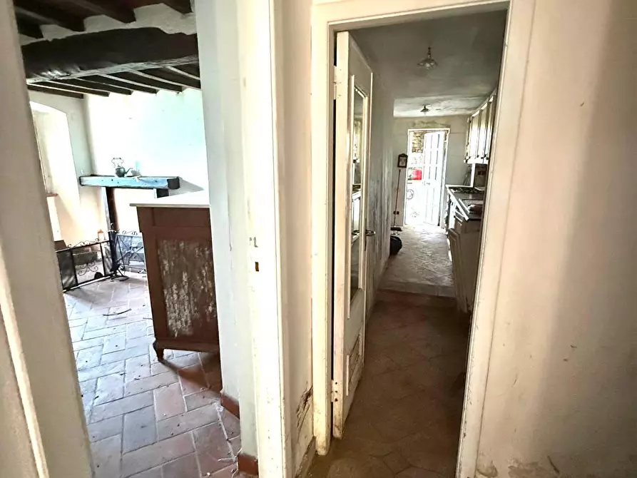 Immagine 4 di Casa colonica in vendita  a Massa