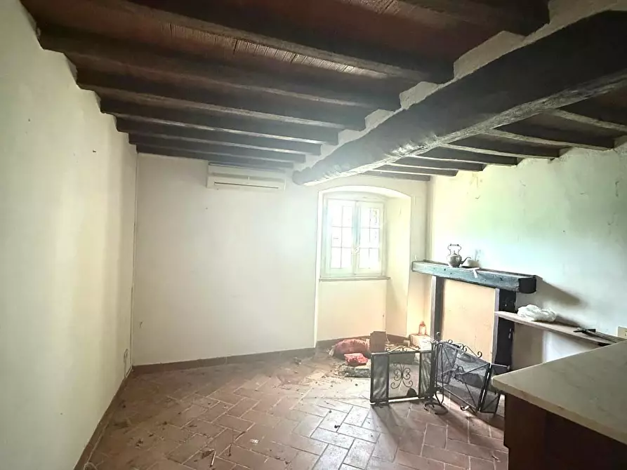 Immagine 5 di Casa colonica in vendita  a Massa