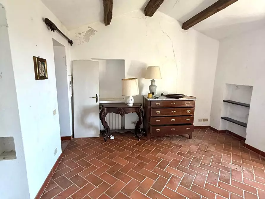 Immagine 2 di Casa colonica in vendita  a Massa