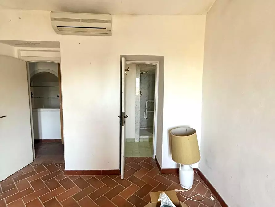 Immagine 3 di Casa colonica in vendita  a Massa