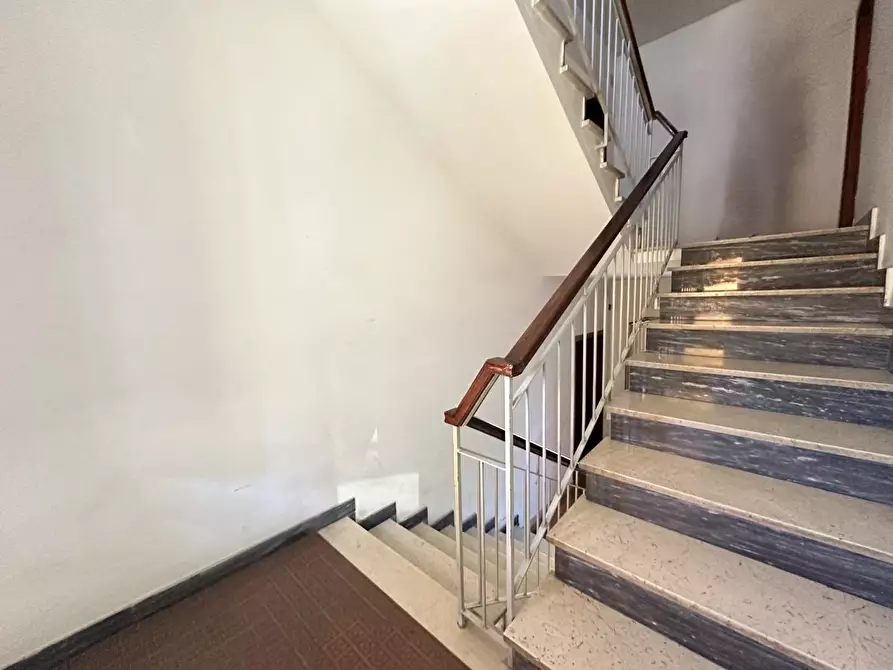 Immagine 35 di Appartamento in vendita  a Lucca