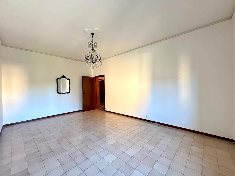 Immagine 22 di Appartamento in vendita  a Lucca