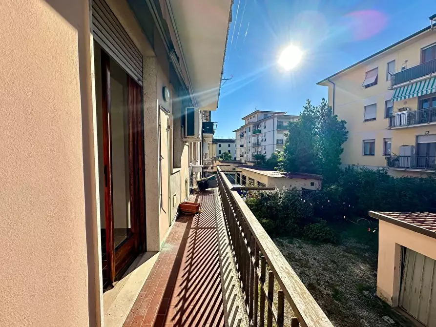 Immagine 36 di Appartamento in vendita  a Lucca