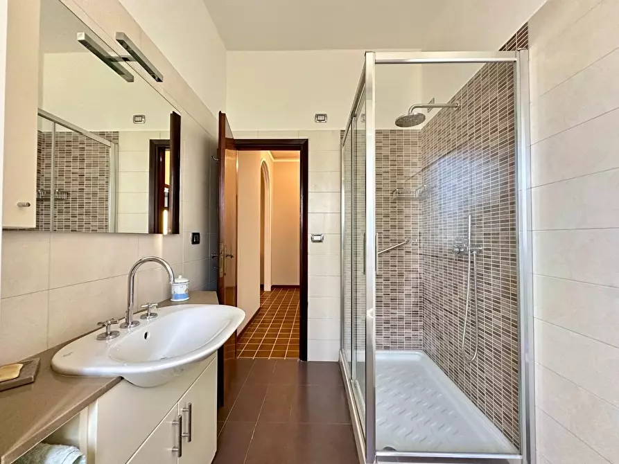 Immagine 32 di Appartamento in vendita  a Lucca