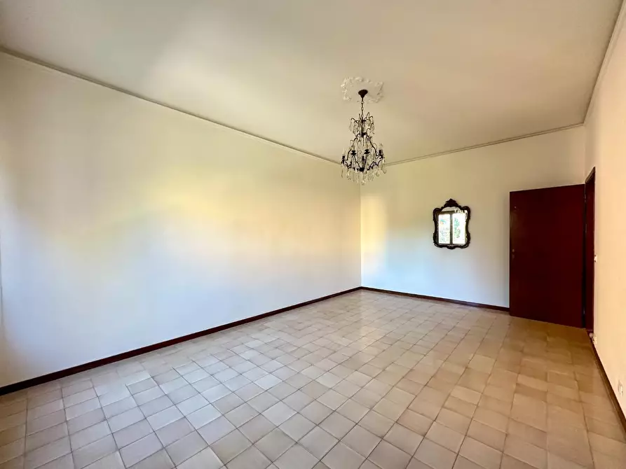 Immagine 18 di Appartamento in vendita  a Lucca