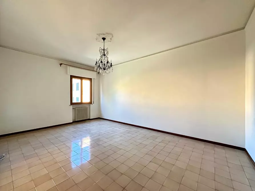 Immagine 20 di Appartamento in vendita  a Lucca