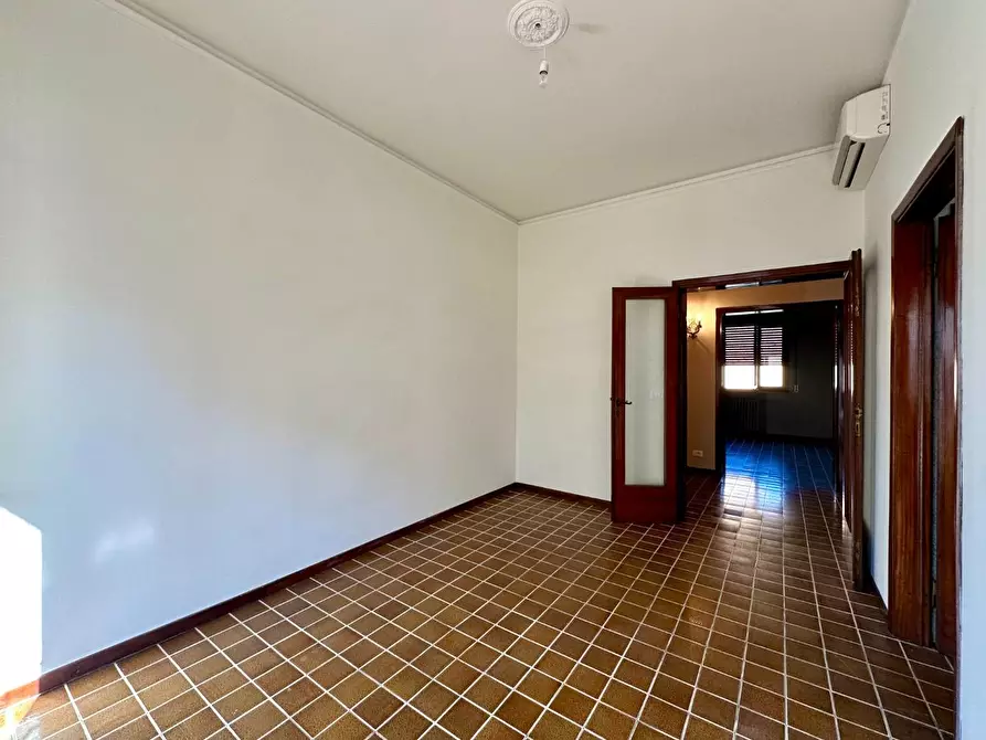 Immagine 9 di Appartamento in vendita  a Lucca