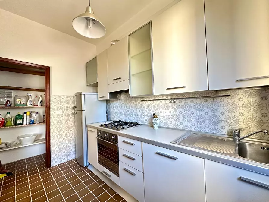 Immagine 14 di Appartamento in vendita  a Lucca