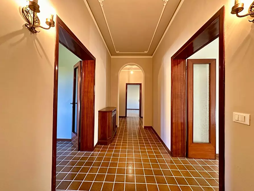 Immagine 12 di Appartamento in vendita  a Lucca