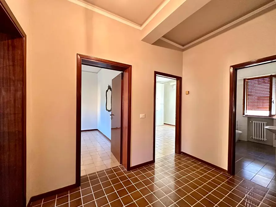 Immagine 13 di Appartamento in vendita  a Lucca