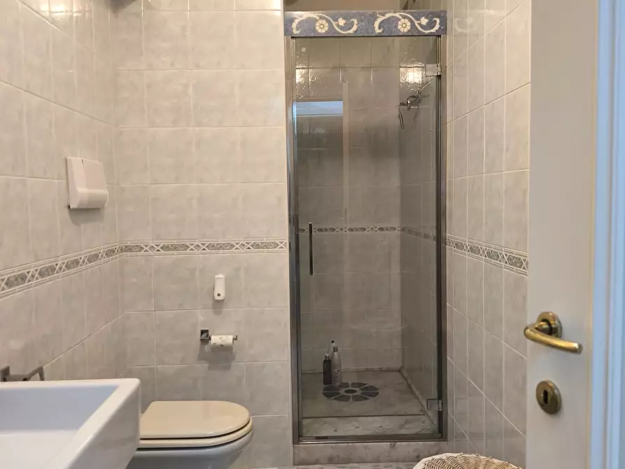 Immagine 12 di Casa semindipendente in vendita  a Carrara