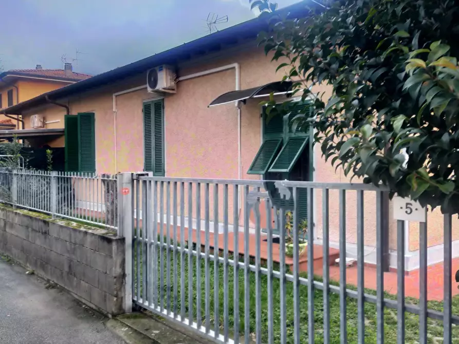 Immagine 20 di Casa bifamiliare in vendita  a Pietrasanta
