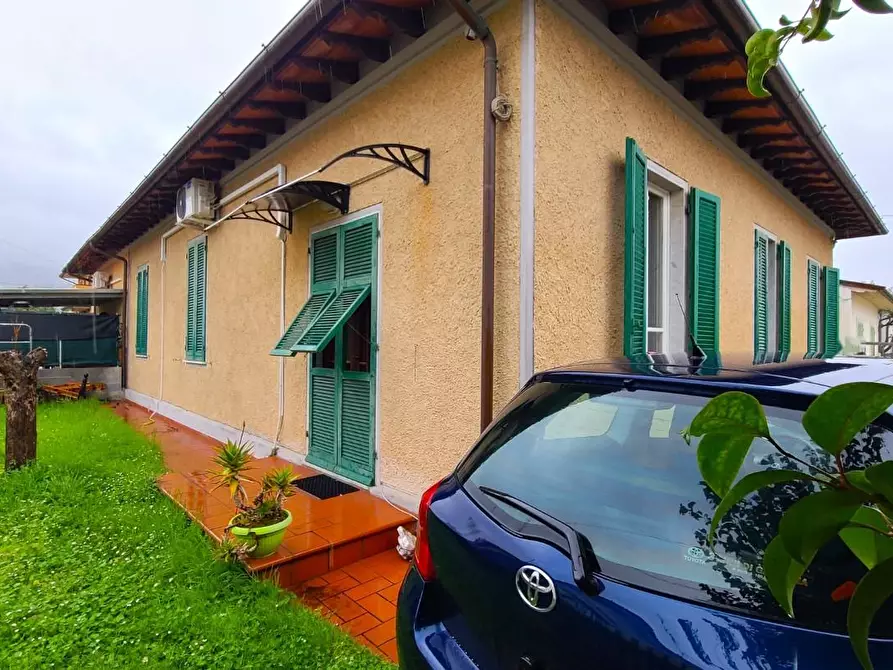 Immagine 17 di Casa bifamiliare in vendita  a Pietrasanta