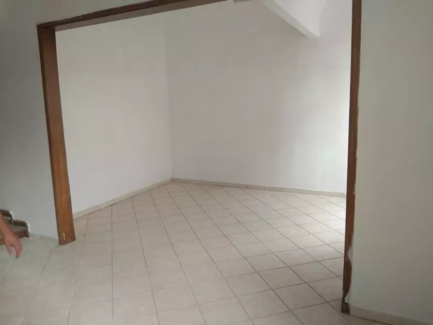 Immagine 13 di Locale commerciale in affitto  a Prato