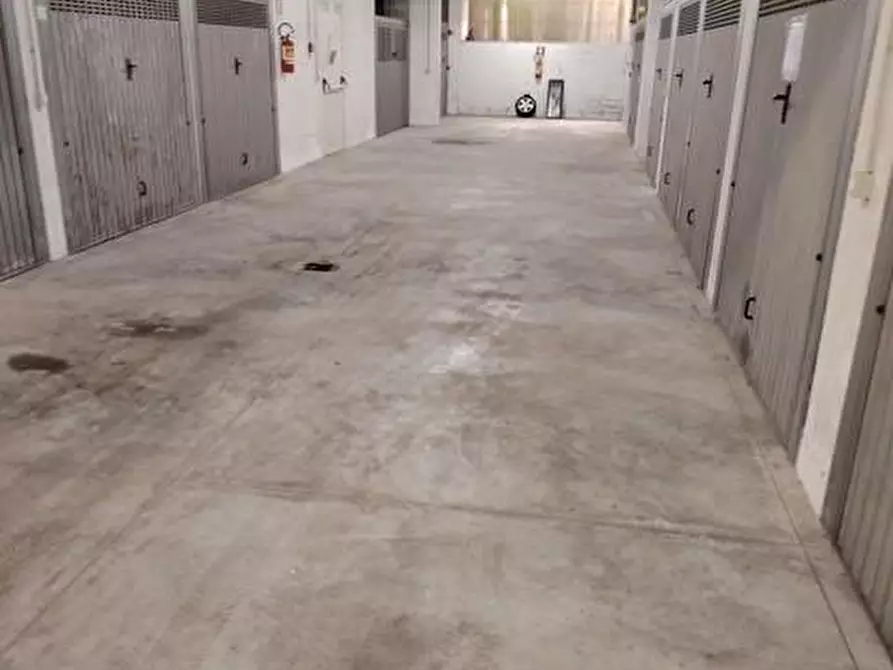 Immagine 6 di Garage in vendita  a Massa