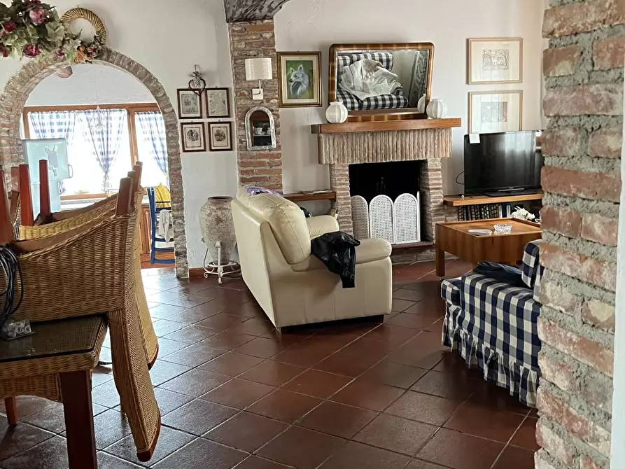 Immagine 10 di Villa in vendita  a Massarosa