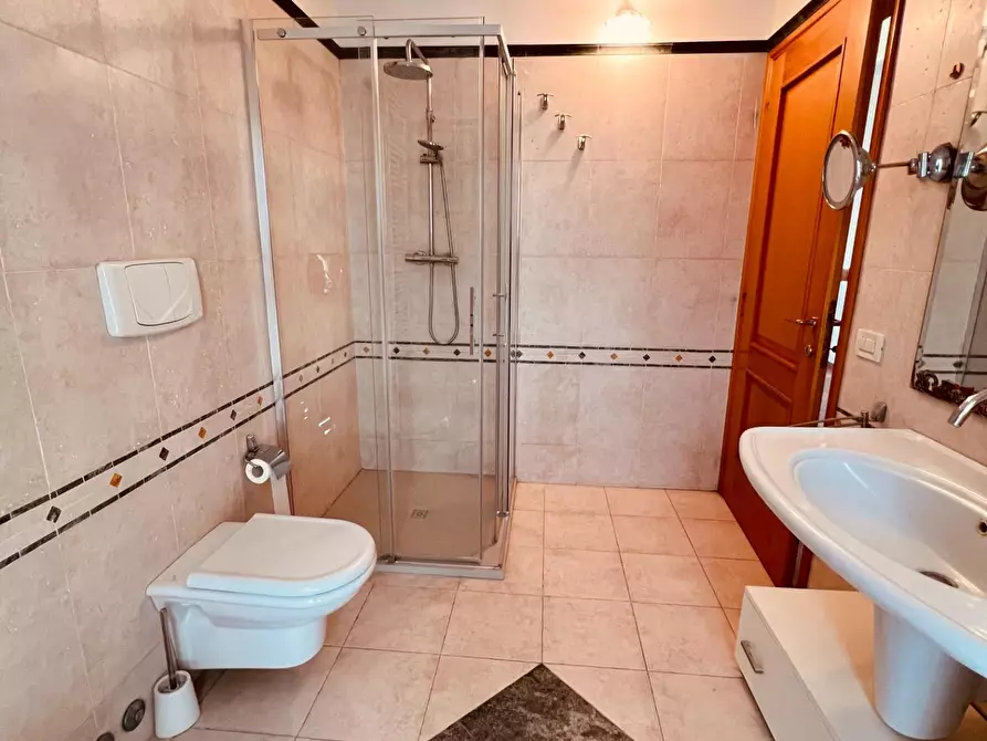 Immagine 11 di Appartamento in vendita  a Cecina