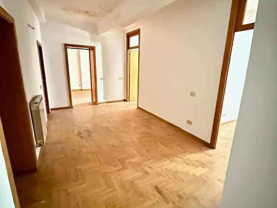 Immagine 5 di Appartamento in vendita  a Siena