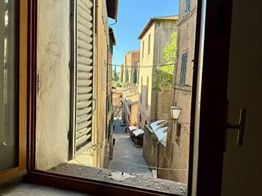 Immagine 1 di Appartamento in vendita  a Siena