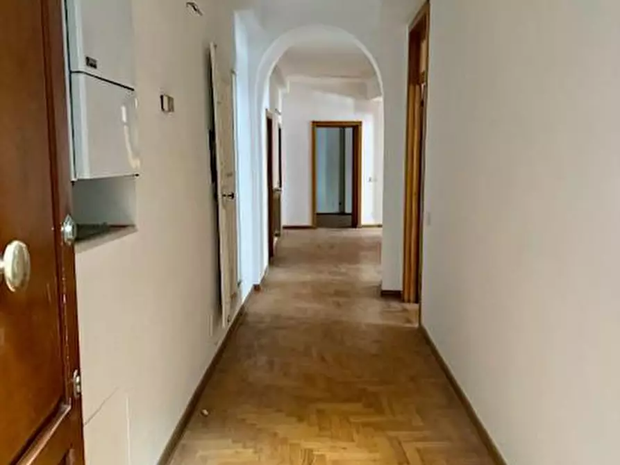 Immagine 3 di Appartamento in vendita  a Siena