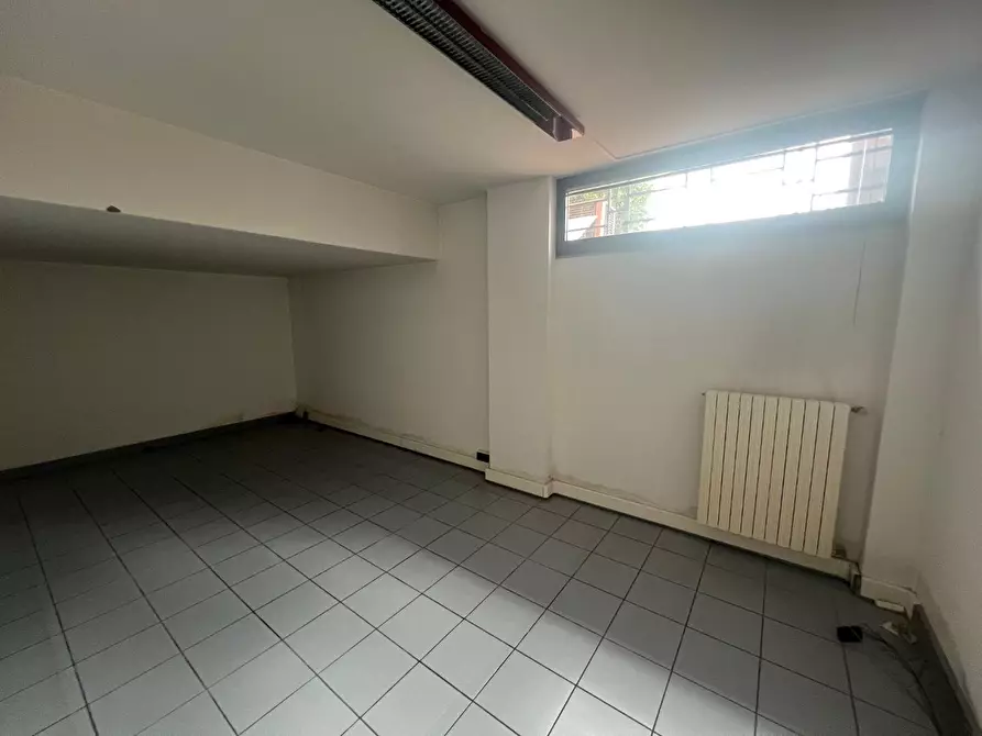 Immagine 12 di Ufficio in vendita  a Empoli