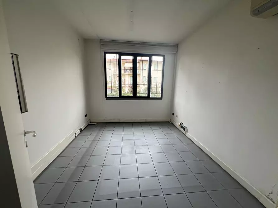 Immagine 7 di Ufficio in vendita  a Empoli