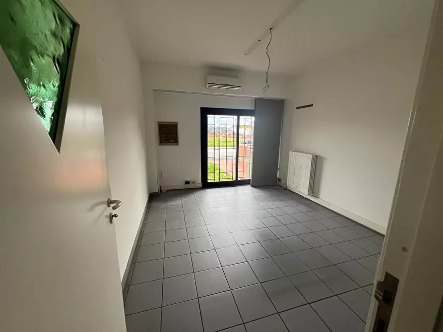 Immagine 4 di Ufficio in vendita  a Empoli