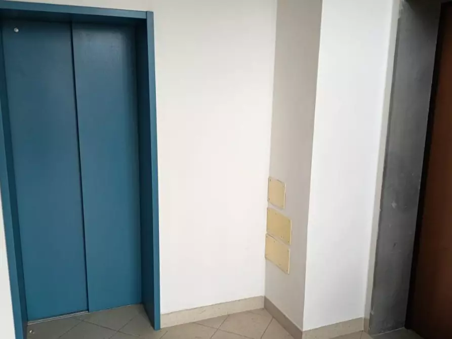 Immagine 4 di Ufficio in affitto  a Cascina