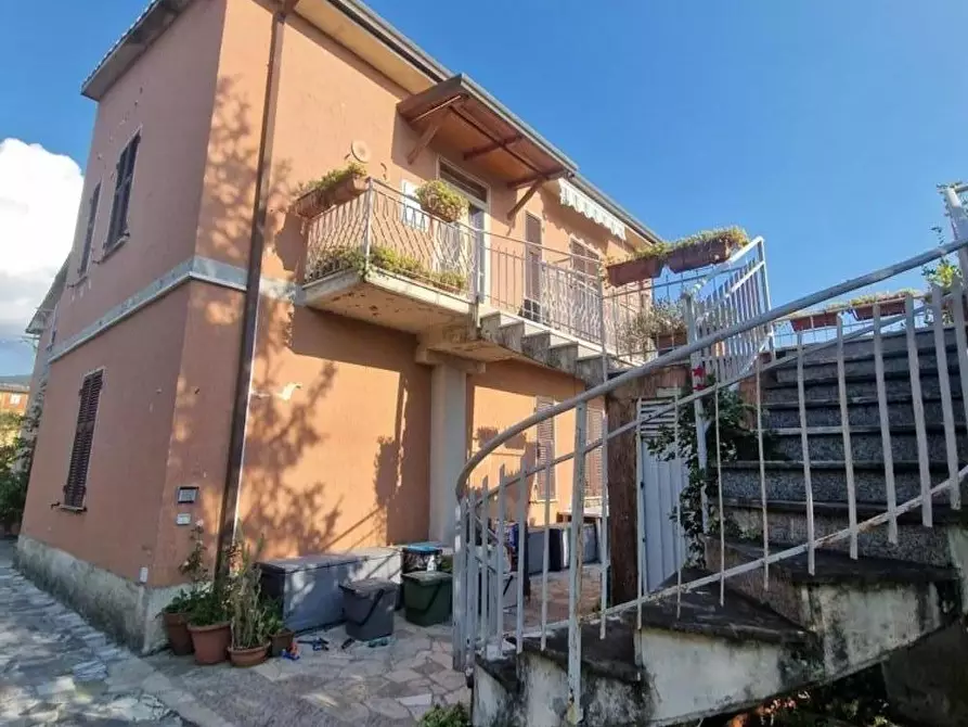 Immagine 1 di Porzione di casa in vendita  a Castelnuovo Magra