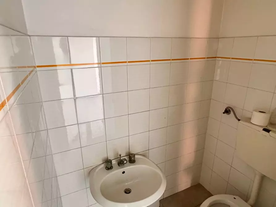 Immagine 5 di Ufficio in affitto  a Ponsacco