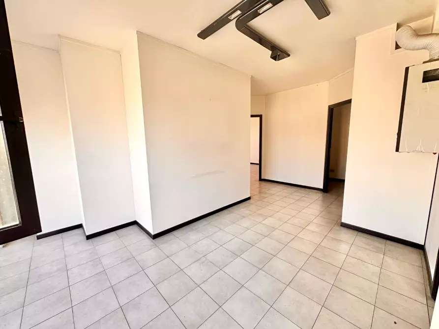 Immagine 1 di Ufficio in affitto  a Ponsacco