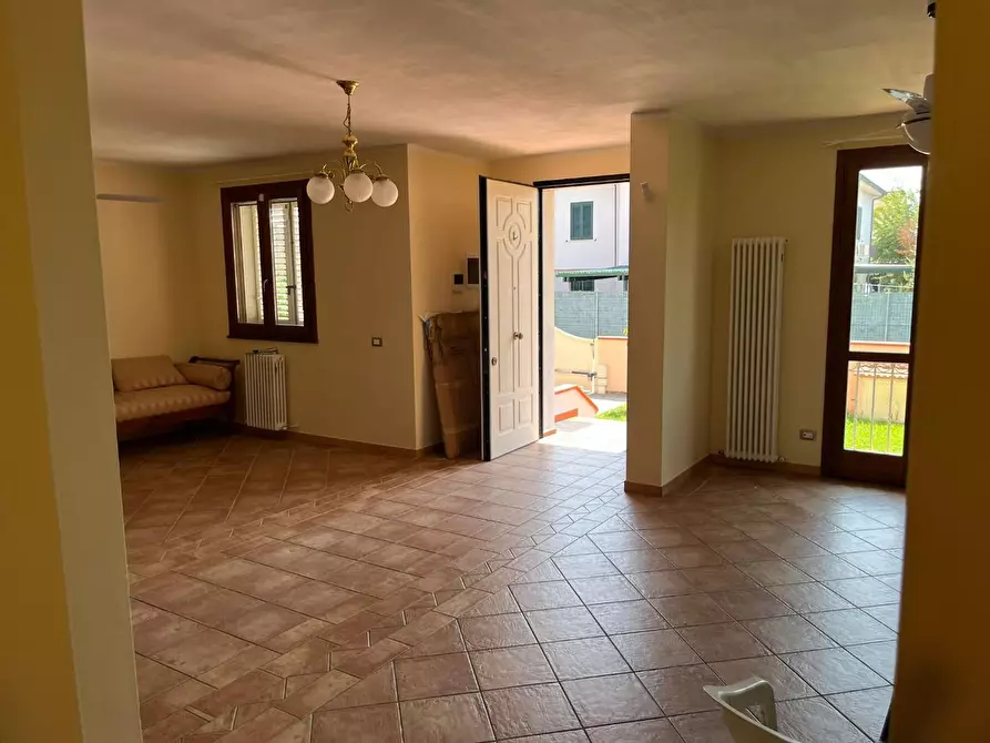 Immagine 2 di Villa in vendita  a San Giuliano Terme