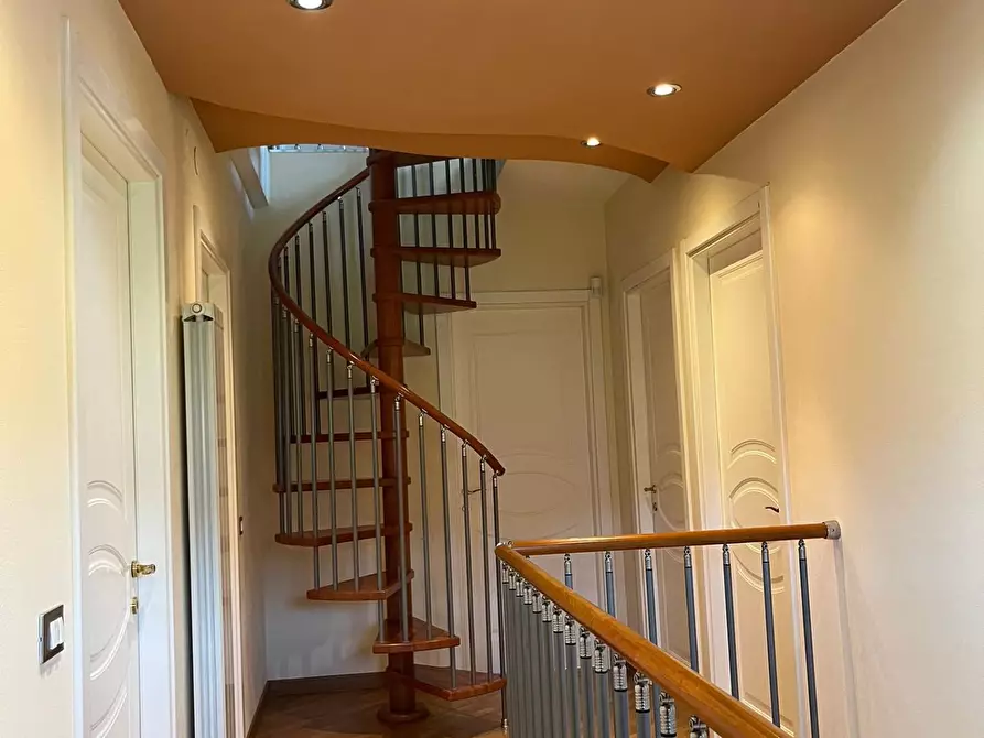 Immagine 10 di Villa in vendita  a San Giuliano Terme