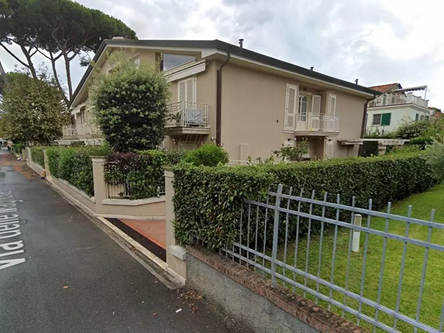 Immagine 2 di Appartamento in vendita  a Massa