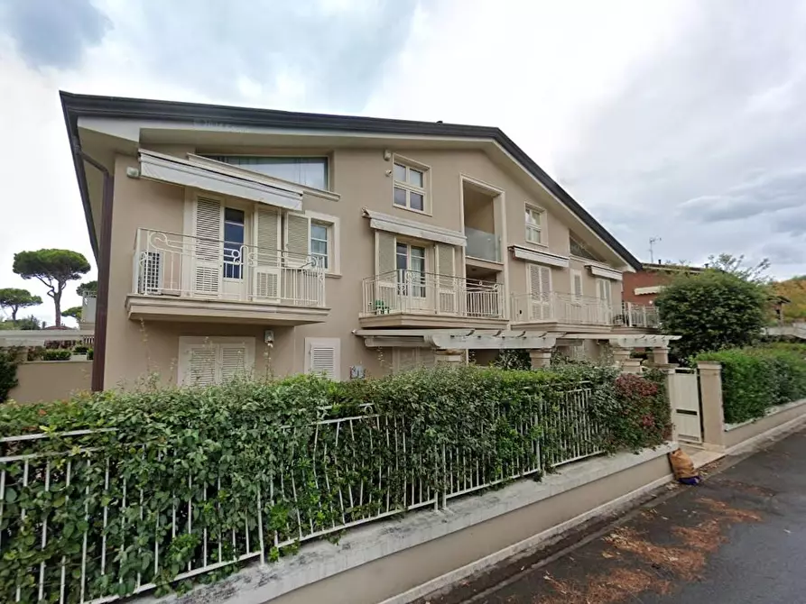 Immagine 1 di Appartamento in vendita  a Massa