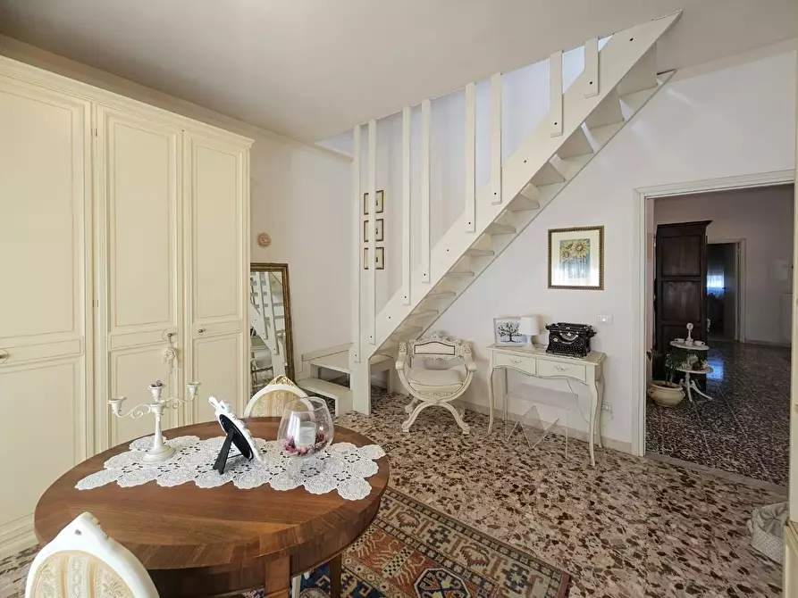 Immagine 13 di Villa in vendita  a Cascina