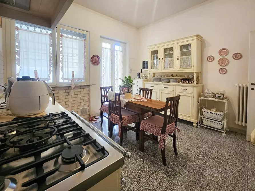 Immagine 3 di Villa in vendita  a Cascina