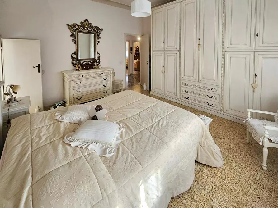 Immagine 7 di Villa in vendita  a Cascina