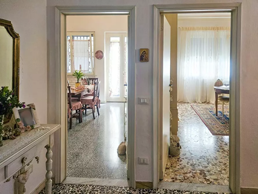 Immagine 15 di Villa in vendita  a Cascina