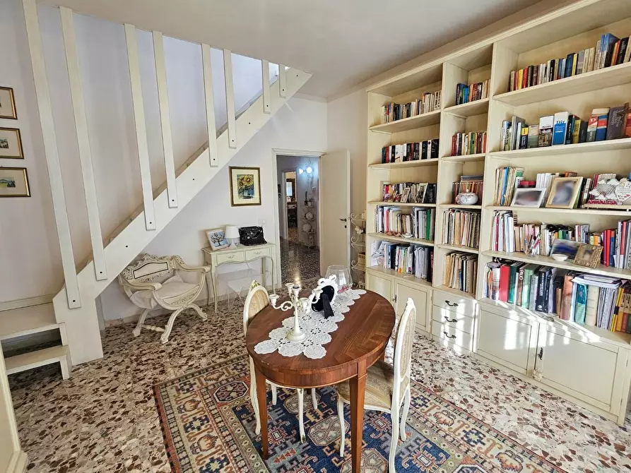 Immagine 17 di Villa in vendita  a Cascina