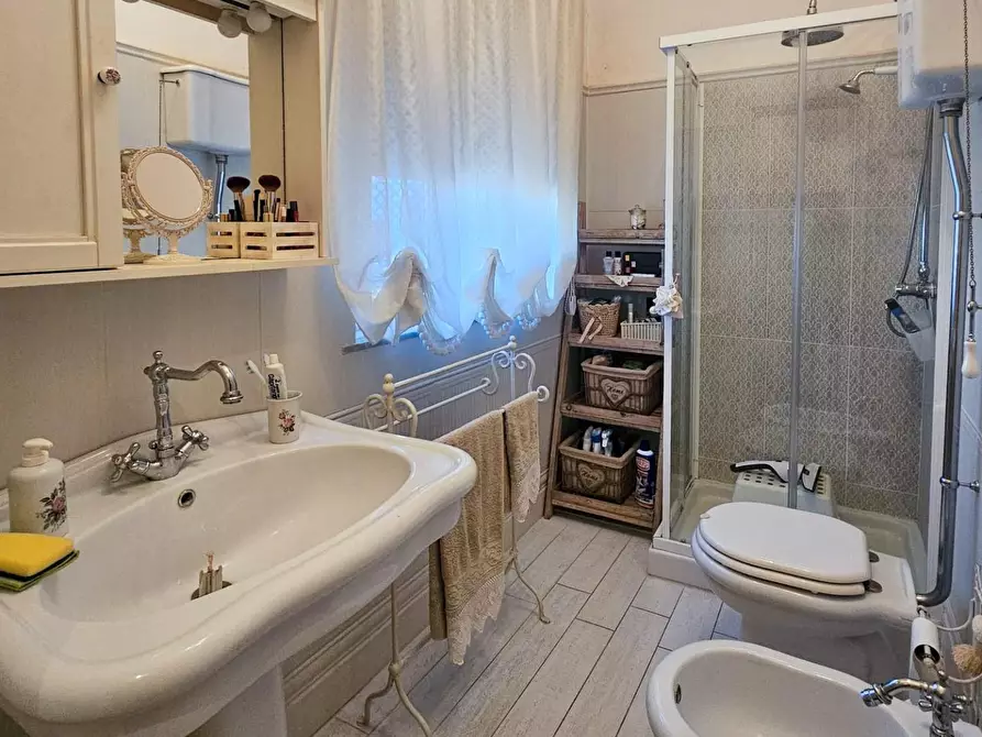 Immagine 19 di Villa in vendita  a Cascina