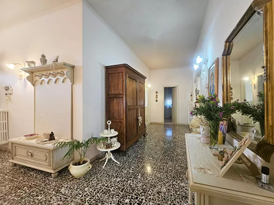 Immagine 1 di Villa in vendita  a Cascina