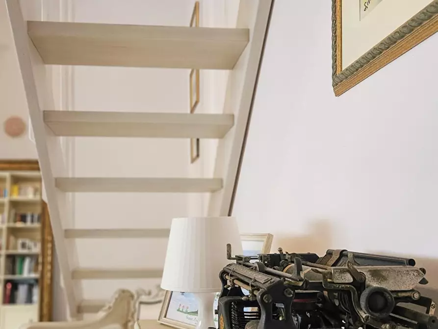 Immagine 12 di Villa in vendita  a Cascina