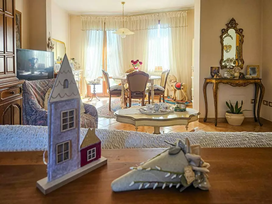 Immagine 1 di Casa bifamiliare in vendita  a Cascina