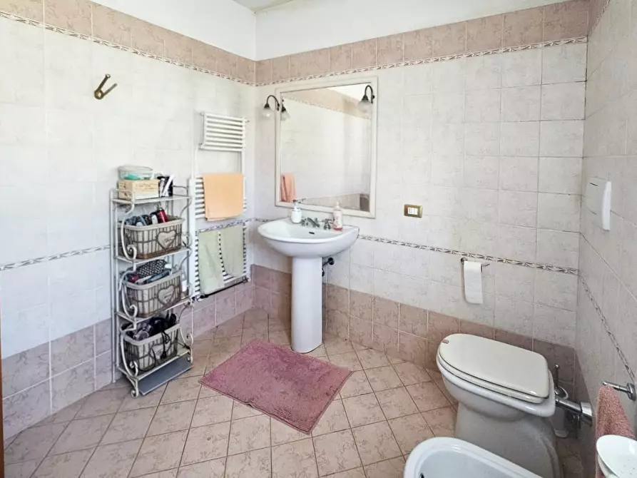 Immagine 13 di Casa bifamiliare in vendita  a Cascina