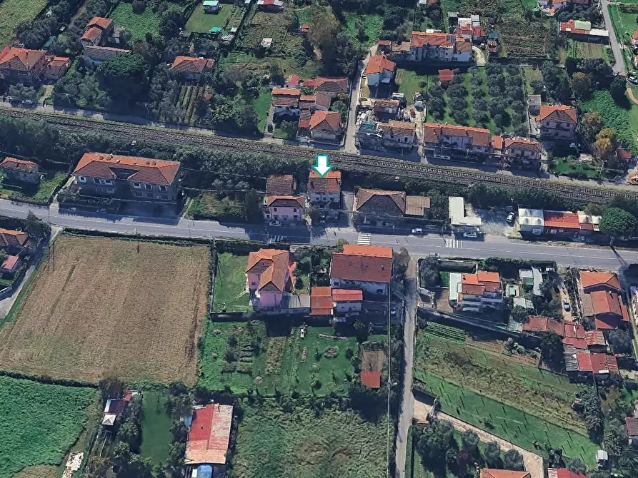 Immagine 2 di Appartamento in vendita  a Carrara