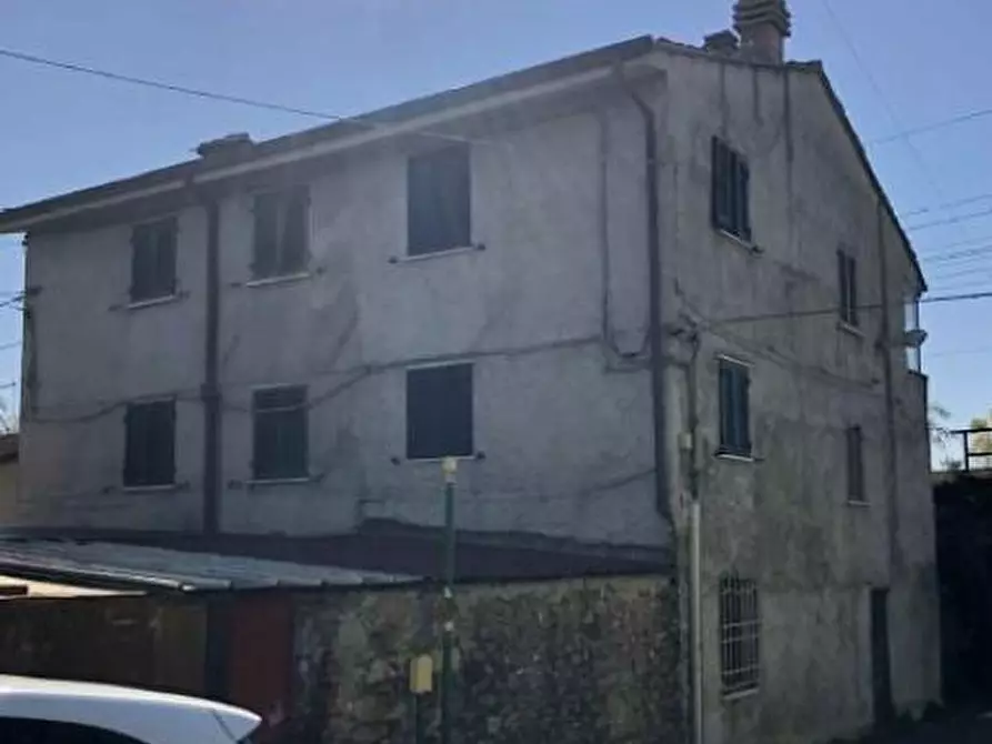 Immagine 1 di Negozio in vendita  a Carrara