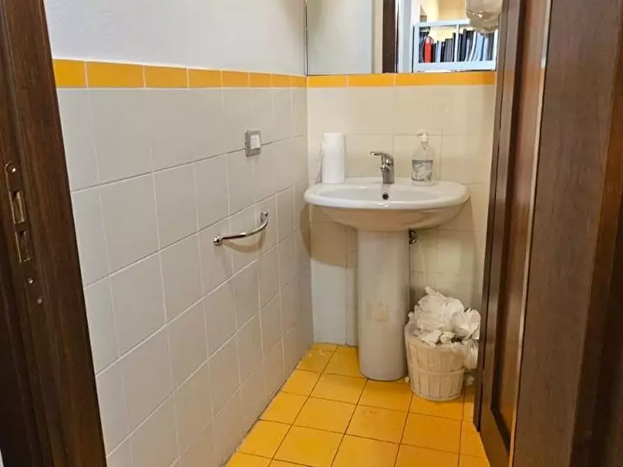 Immagine 13 di Ufficio in affitto  a Pisa