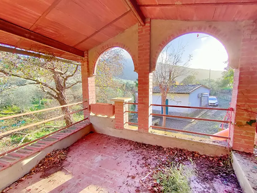 Immagine 1 di Villa in vendita  a Calci